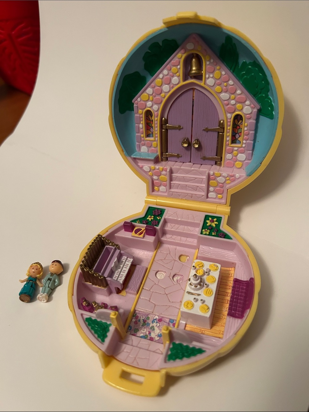 1989 Polly Pocket Wedding Vintage Compact with figurines